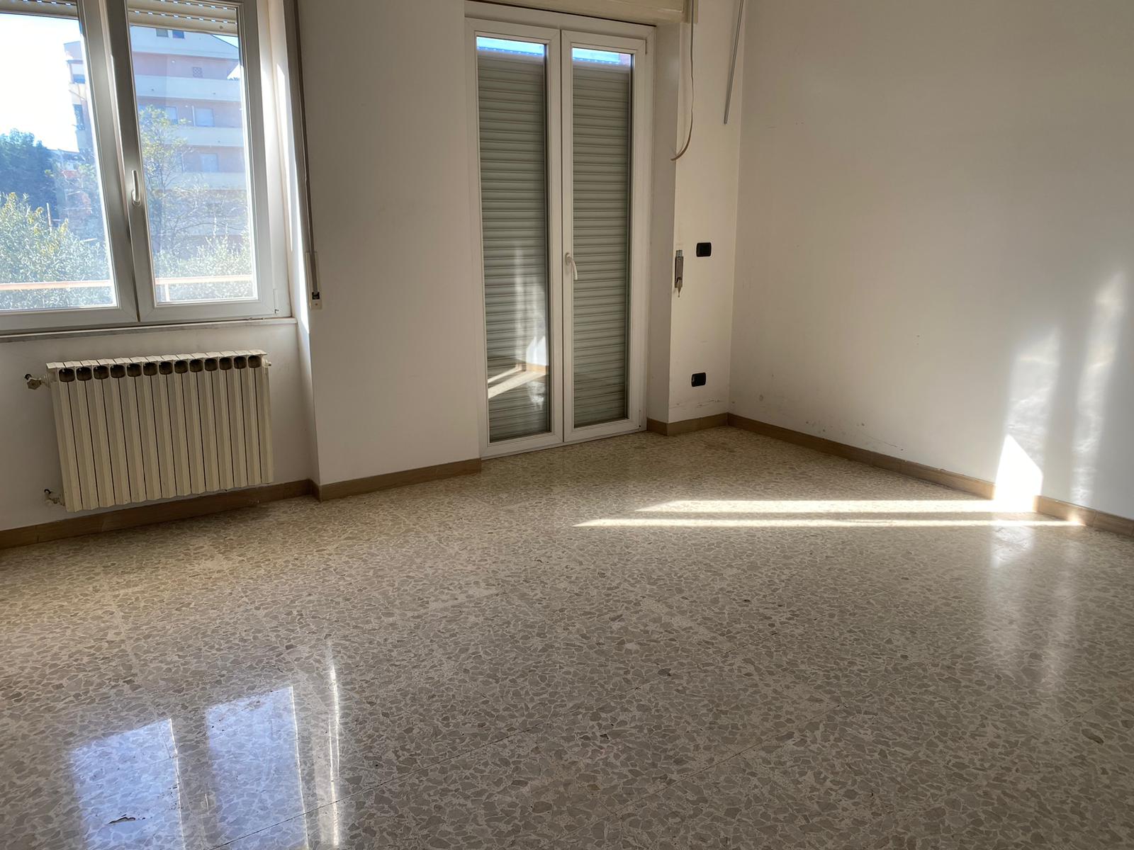 Appartamento in vendita via monte bolza angolo  Pescara (PE)