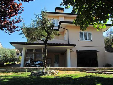 Villa in vendita a Coriano (RN) Via E. Berlinguer foto 1