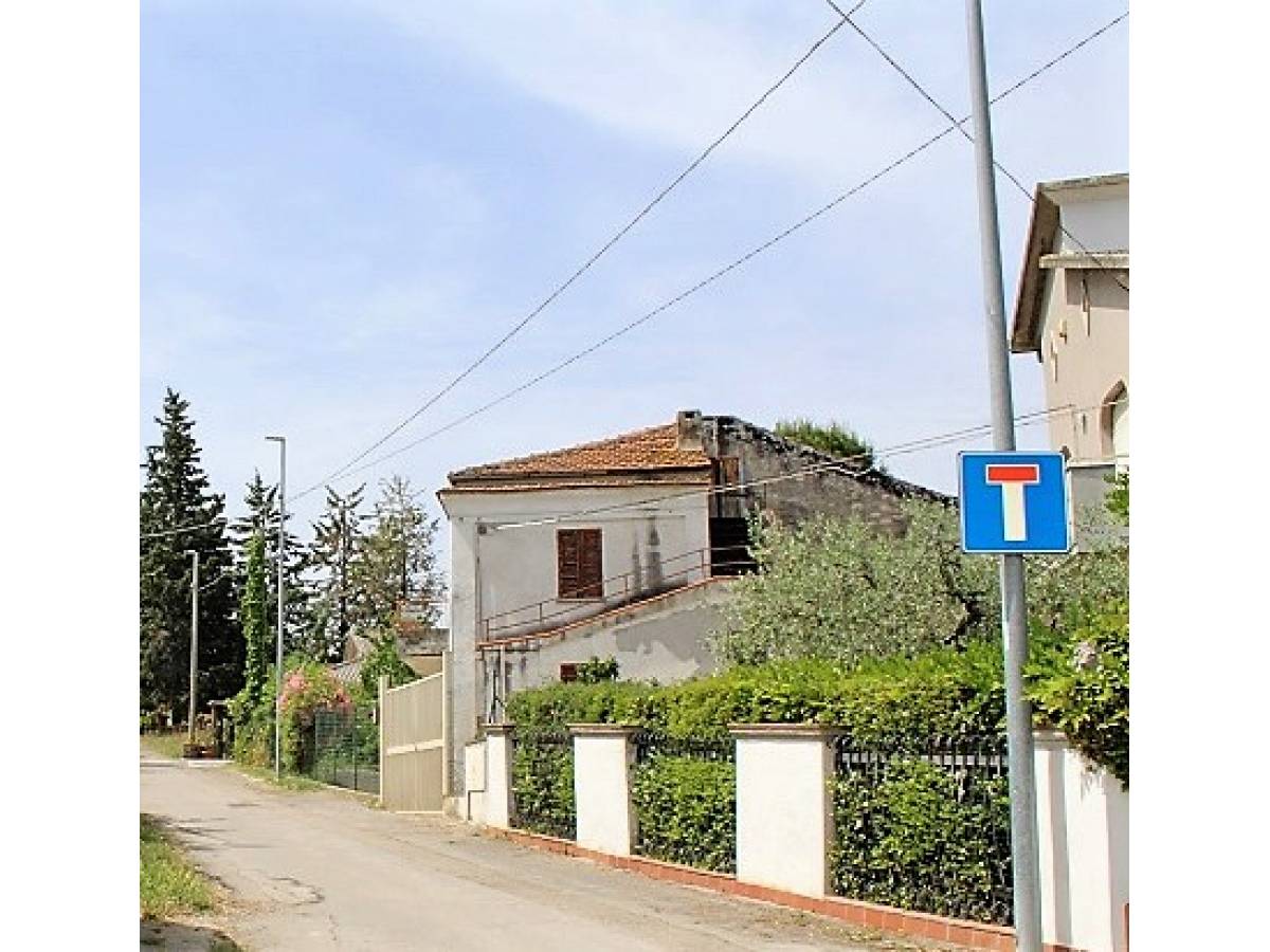 Rural house or Rustic for sale in Via dei Pioppi  at Chieti - 4387679 foto 1