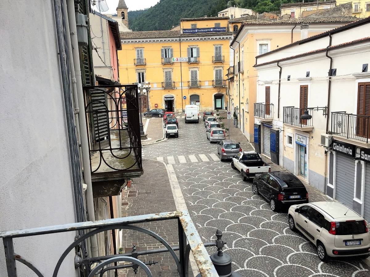 Entire building for sale in   at Popoli - 4014941 foto 16
