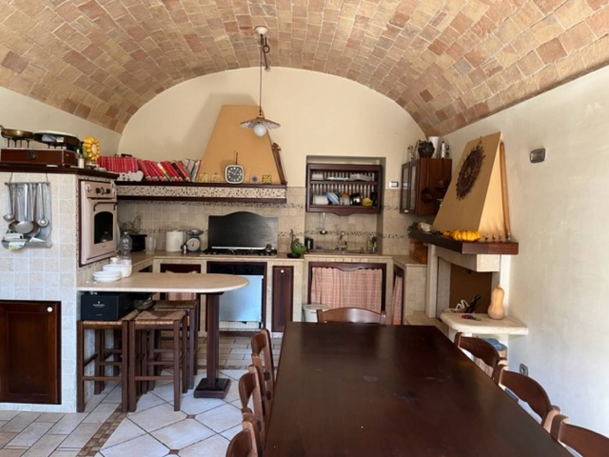 Casa indipendente in vendita in via degi crociferi 17 zona Porta Pescara - V. Olivieri a Chieti - 7594275 foto 4