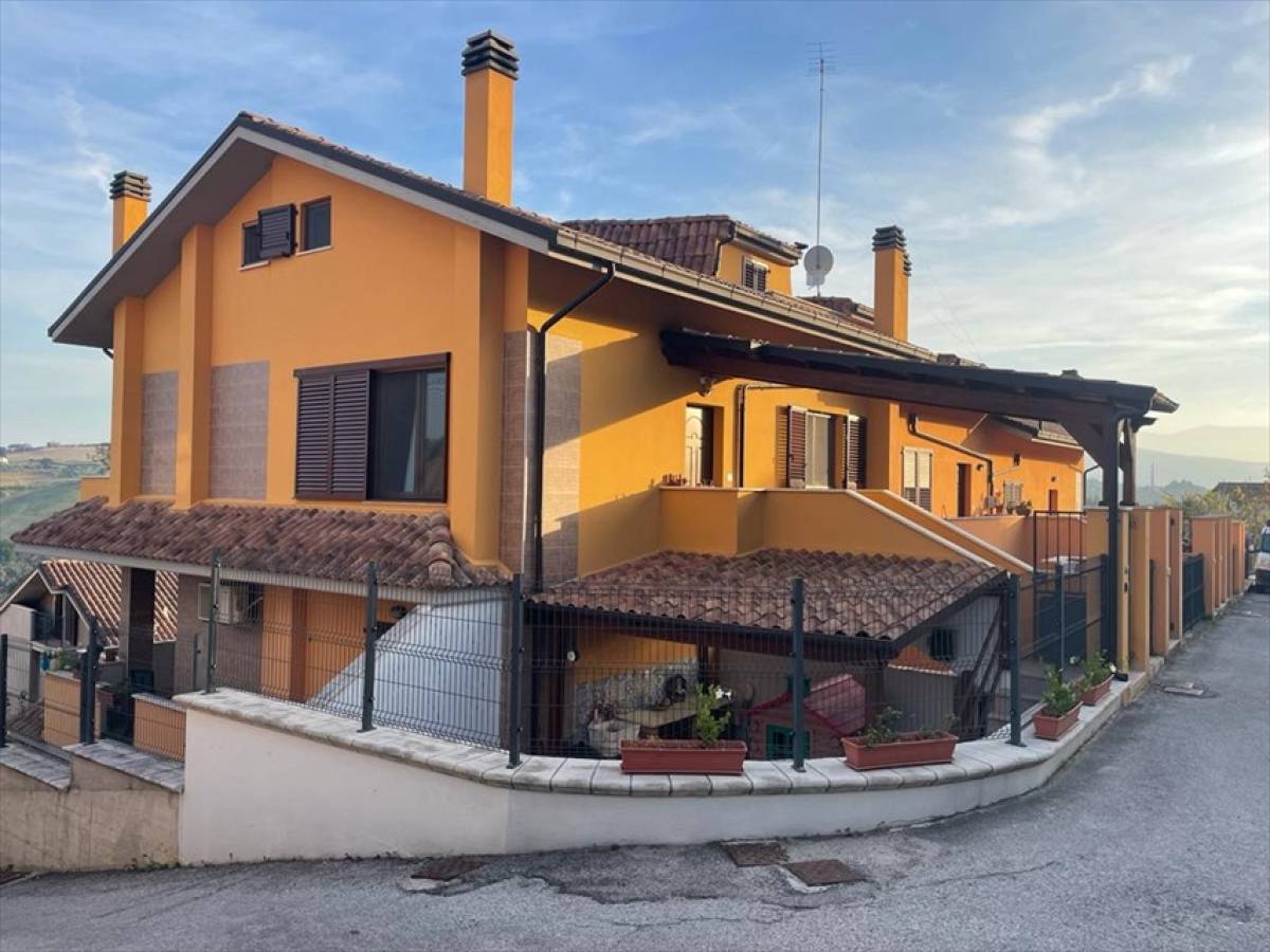 Indipendent house for sale in   at Bucchianico - 8632934 foto 1