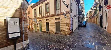 Negozio o Locale in vendita via degli agostiniani Chieti (CH)
