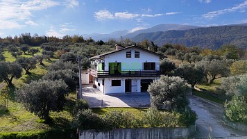 Casa indipendente in vendita  Rapino (CH)