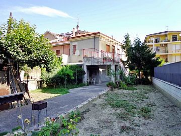 Porzione di casa in vendita a Chieti (CH) via luca da penne foto 2