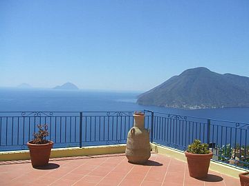Appartamento in affitto a Lipari (ME) via quattropani 98055 lipari me foto 2