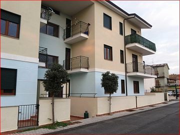 Appartamento in vendita a Castelnuovo Cilento (SA) via Nazionale foto 2