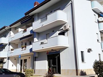 Negozio o Locale in vendita a Rosciano (PE) via delle betulle foto 2