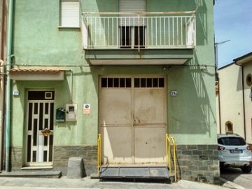 Casa indipendente in vendita a Campofelice di Roccella (PA) Piazza Benedetto Croce foto 2