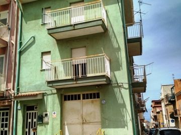 Casa indipendente in vendita a Campofelice di Roccella (PA) Piazza Benedetto Croce foto 1