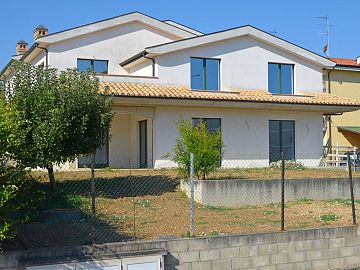 Villa bifamiliare in vendita a Città Sant'Angelo (PE) via alberto coppa foto 6