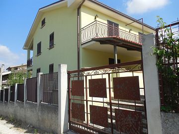 Villa bifamiliare in vendita a Lettomanoppello (PE) Via Pietrara 42 foto 2