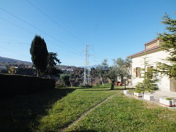 Villa in vendita a Manoppello (PE) Via Carluzzi foto 3