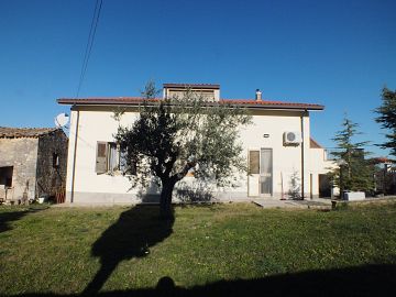 Villa in vendita a Manoppello (PE) Via Carluzzi foto 4