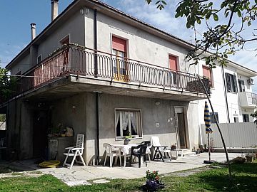 Porzione di casa in vendita a Cepagatti (PE) via capone foto 3