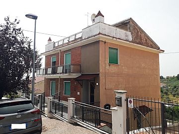 Appartamento in vendita a Chieti (CH) via santa barbara foto 2