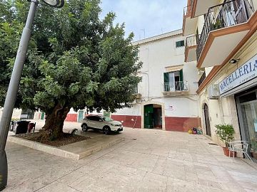 Negozio o Locale in vendita a Terlizzi (BA)  foto 1