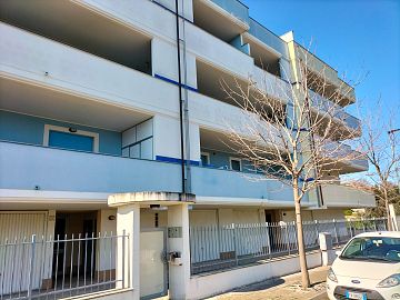 Appartamento in vendita a Montesilvano (PE) VIA SARAGAT foto 1