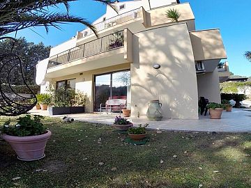 Porzione di Villa in vendita a Montesilvano (PE) STRADA COMUNALE CASE D AGNESE foto 1