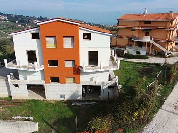 Villa bifamiliare in vendita a Montesilvano (PE)  foto 2
