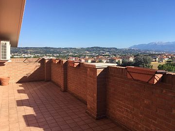 Appartamento in vendita a Spoltore (PE) VIA SELE foto 2