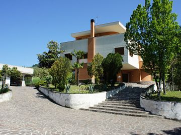 Villa trifamiliare in vendita a Bucchianico (CH) Contrada Costa Cola foto 1