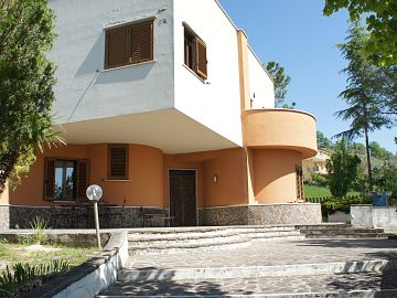 Villa trifamiliare in vendita a Bucchianico (CH) Contrada Costa Cola foto 6