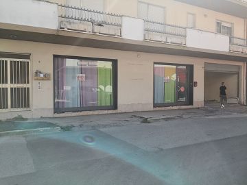 Negozio o Locale in vendita a Chieti (CH) Via Ramiro Ortiz, 18 foto 2