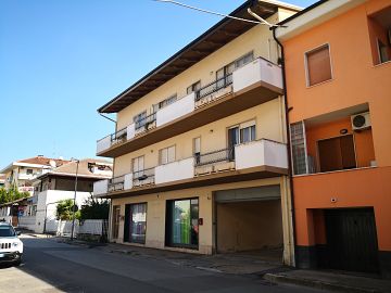 Negozio o Locale in vendita a Chieti (CH) Via Ramiro Ortiz, 18 foto 1