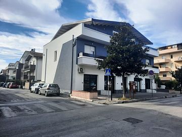 Negozio o Locale in affitto a Montesilvano (PE)  foto 6