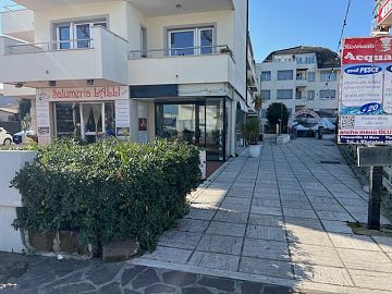 Negozio o Locale in vendita a Francavilla al Mare (CH) viale Alcione, 73 foto 2