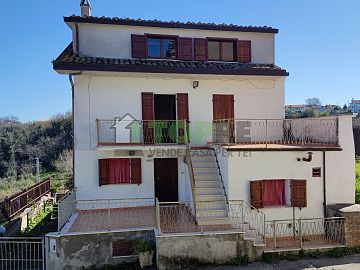 Casa indipendente in vendita a Lanciano (CH) Contrada Santa Giusta foto 1