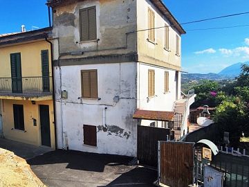 Porzione di casa in vendita a Chieti (CH) via gen. c. spatocco foto 1