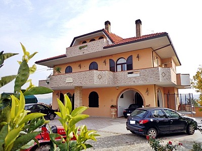 Villa bifamiliare in vendita a Torrevecchia Teatina