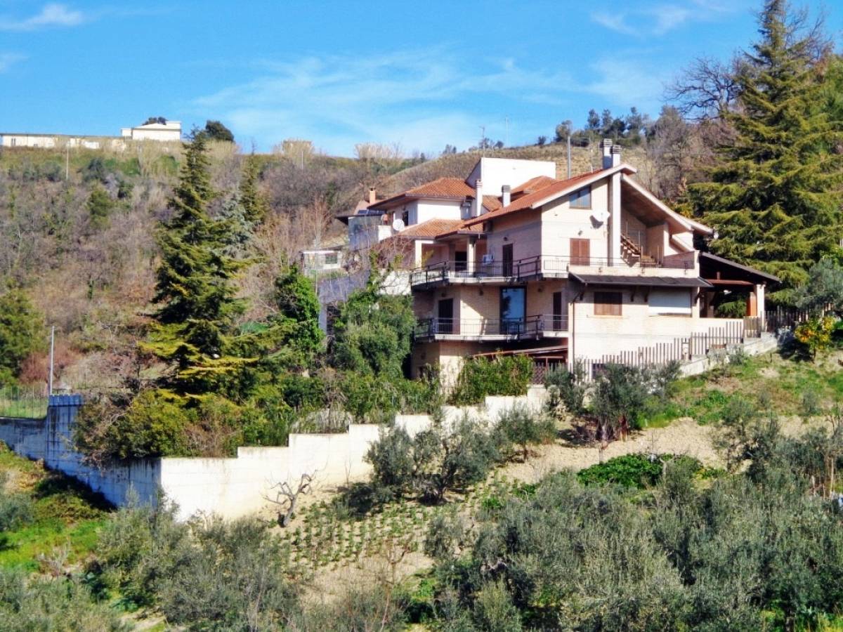 Villa for sale in strada villaggio del fanciullo  at Chieti - 7895305 foto 1