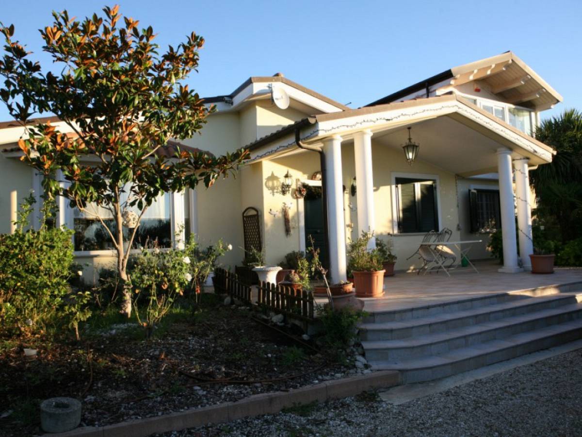 Villa in vendita in contrada Vertonica  a Città Sant'Angelo - 508570 foto 1