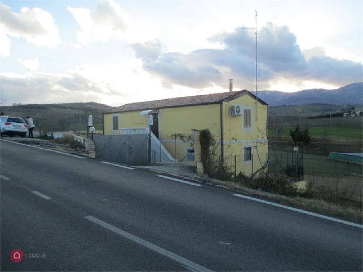 Casa indipendente in vendita in CONTRADA PASSO CORDONE  a Loreto Aprutino - 9686593 foto 2