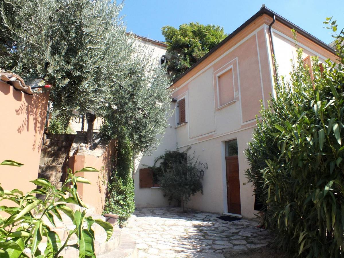 Villa for sale in via nicola da guardiagrele  at Chieti - 4507507 foto 1