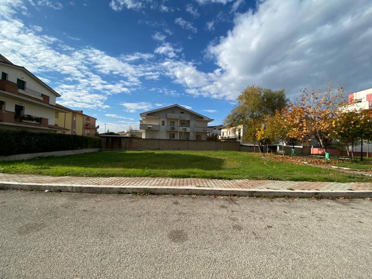 Residential building lot for sale in   at Pescara - 7033303 foto 4