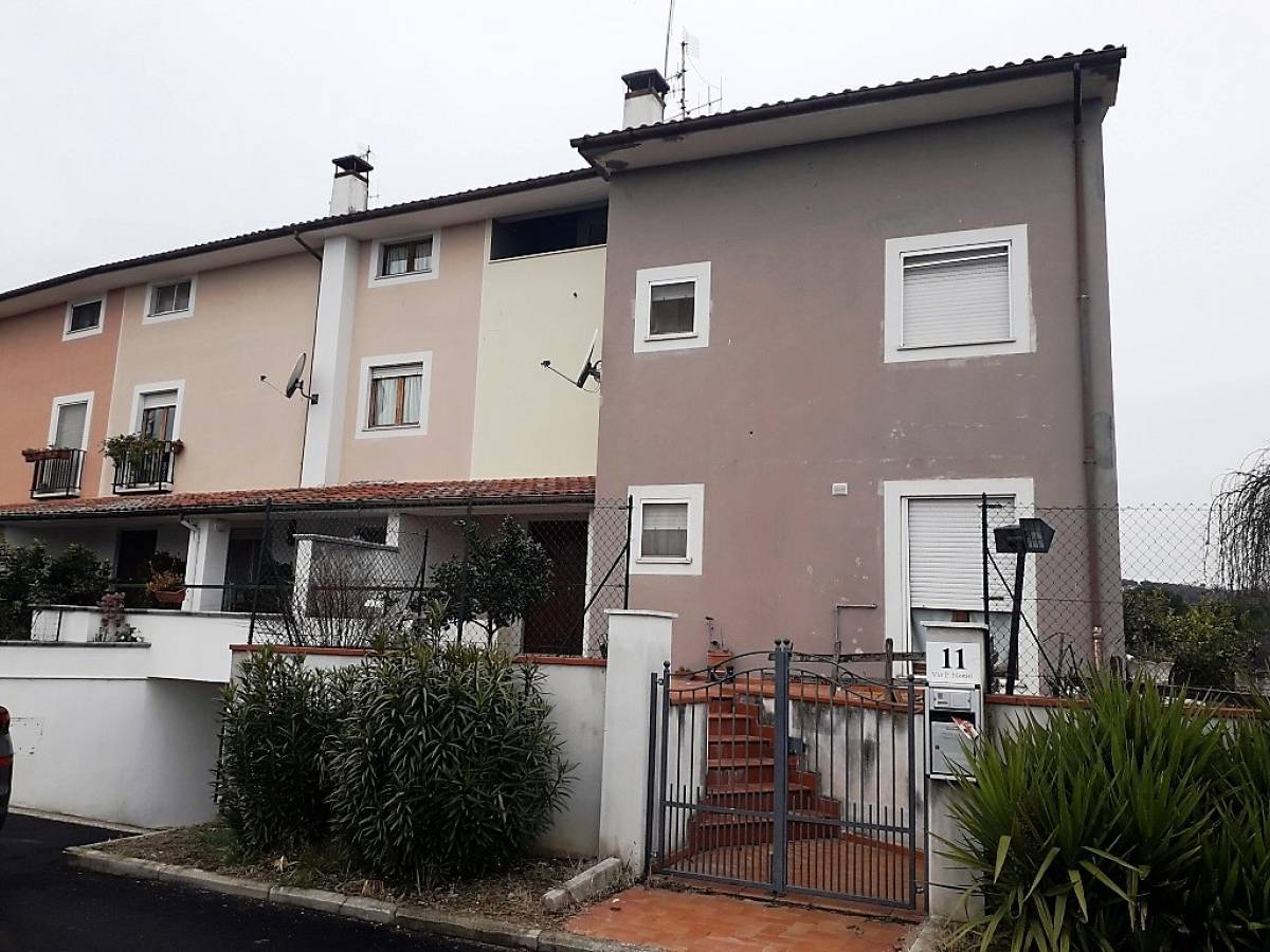 Villa a schiera in vendita in via pietro nenni  a Bellante - 2488525 foto 1