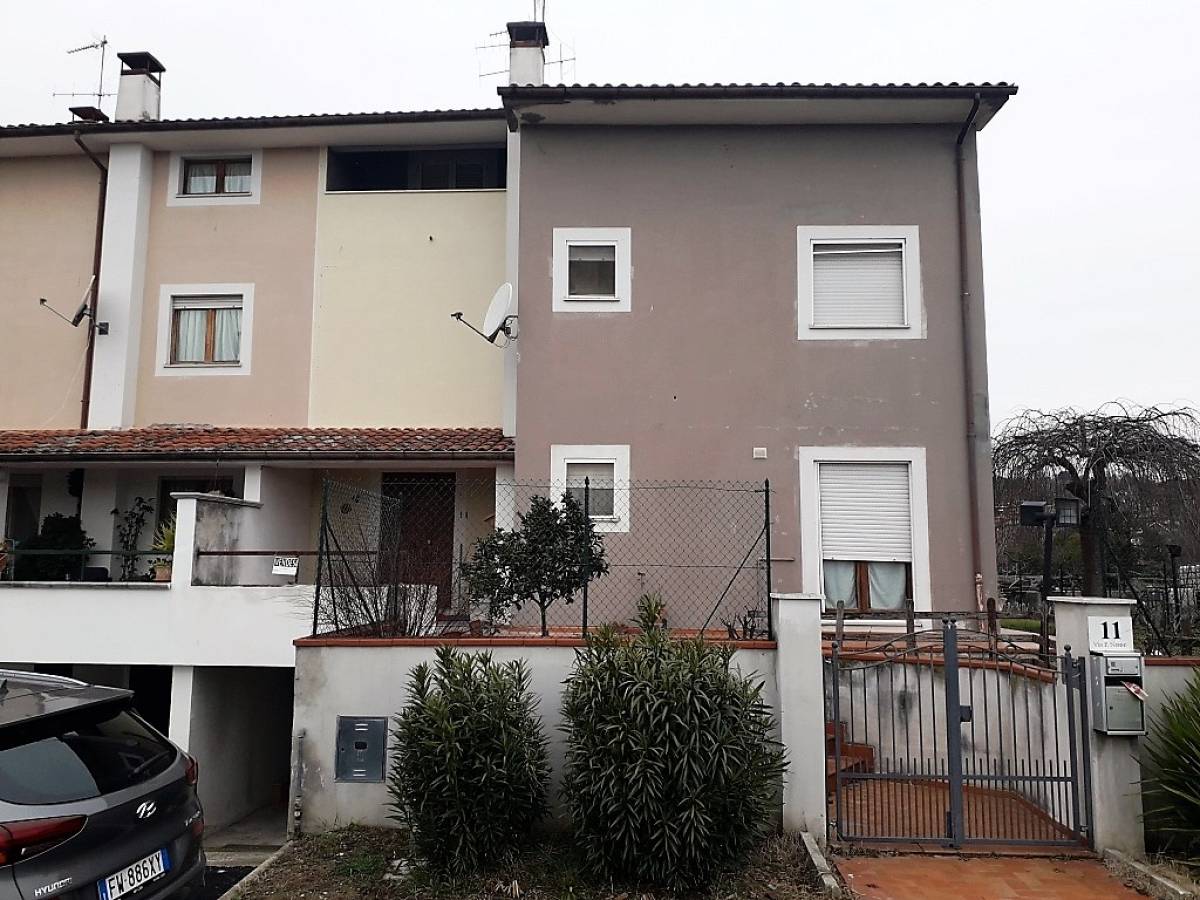 Villa a schiera in vendita in via pietro nenni  a Bellante - 2488525 foto 2