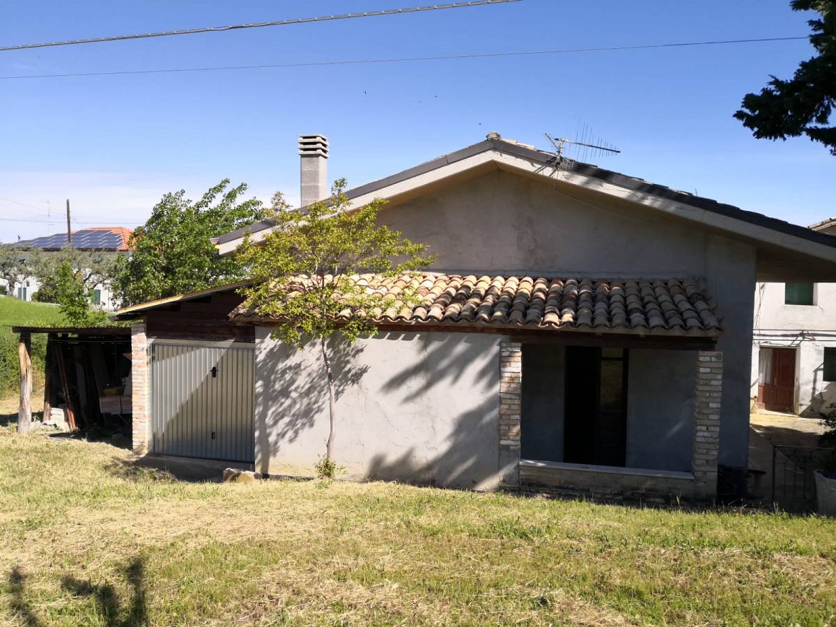 Semi-detached house for sale in C.da Colle dei Gesuiti, 49  at Bucchianico - 1240206 foto 1