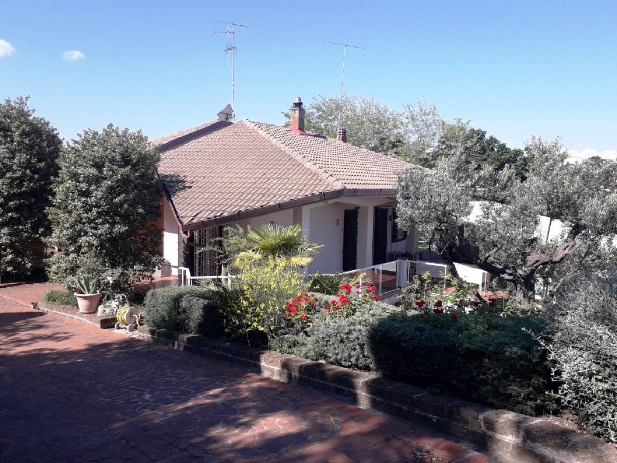 Villa for sale in   in Colli area at Pescara - 9236285 foto 1