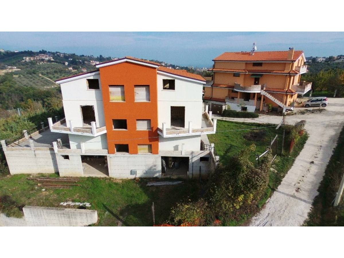 Villa bifamiliare in vendita in  zona Colle a Montesilvano - 7594393 foto 2