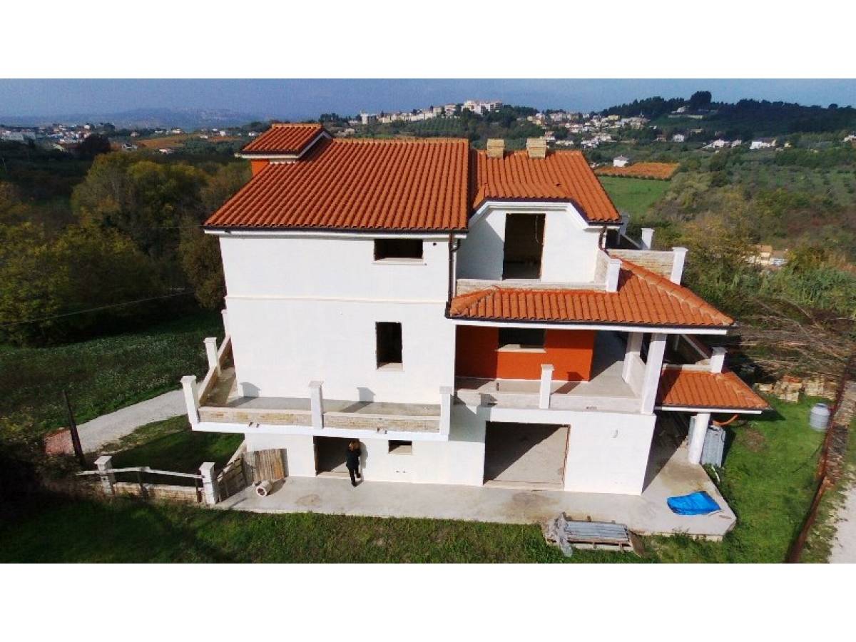 Villa bifamiliare in vendita in  zona Colle a Montesilvano - 7594393 foto 3