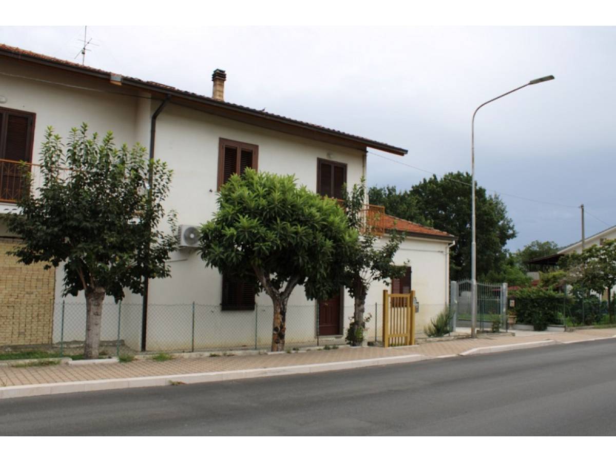 Casa indipendente in vendita in Via Matteotti  a Alanno - 4495035 foto 1