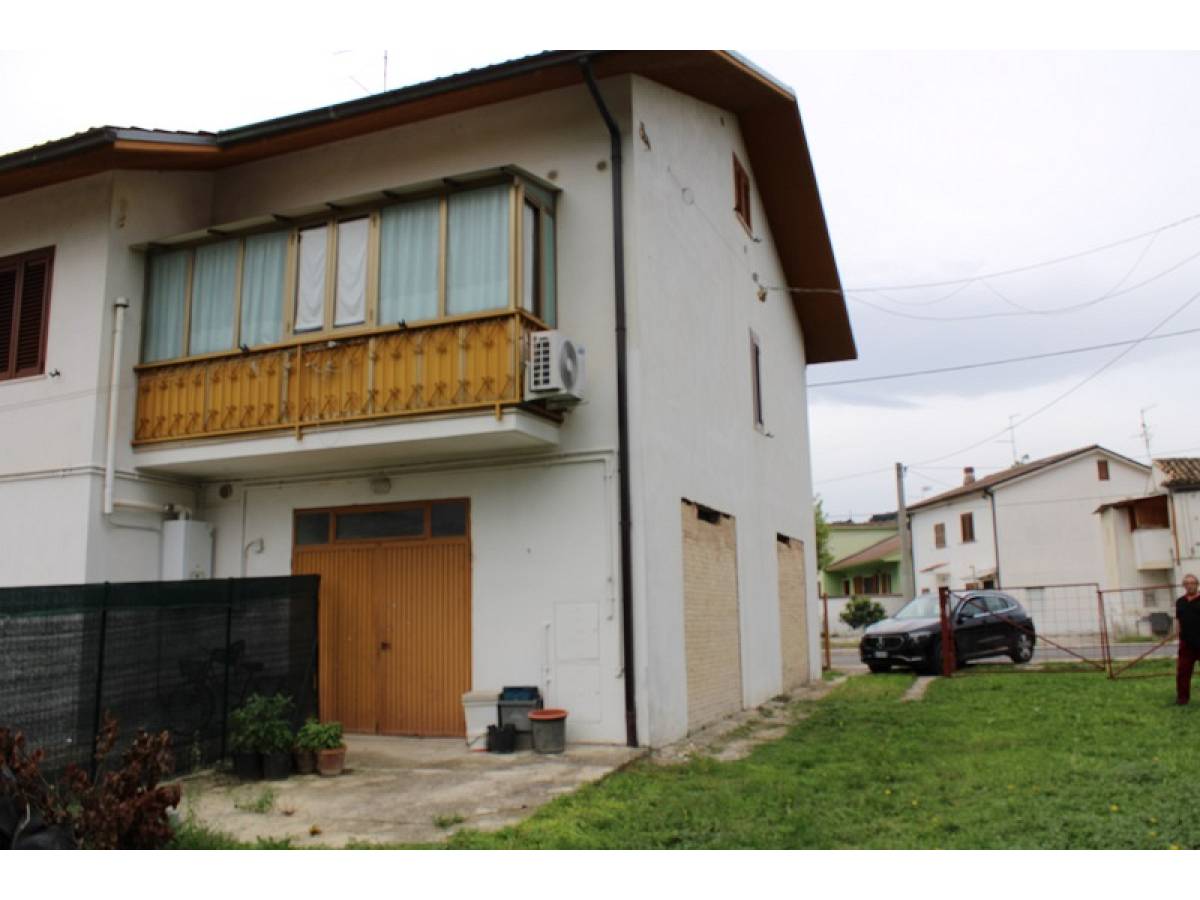 Casa indipendente in vendita in Via Matteotti  a Alanno - 4495035 foto 2