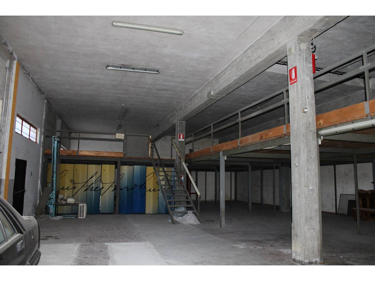 Warehouse for sale in Viale Amendola 242  in Sambuceto Centro area at San Giovanni Teatino - 8751601 foto 2