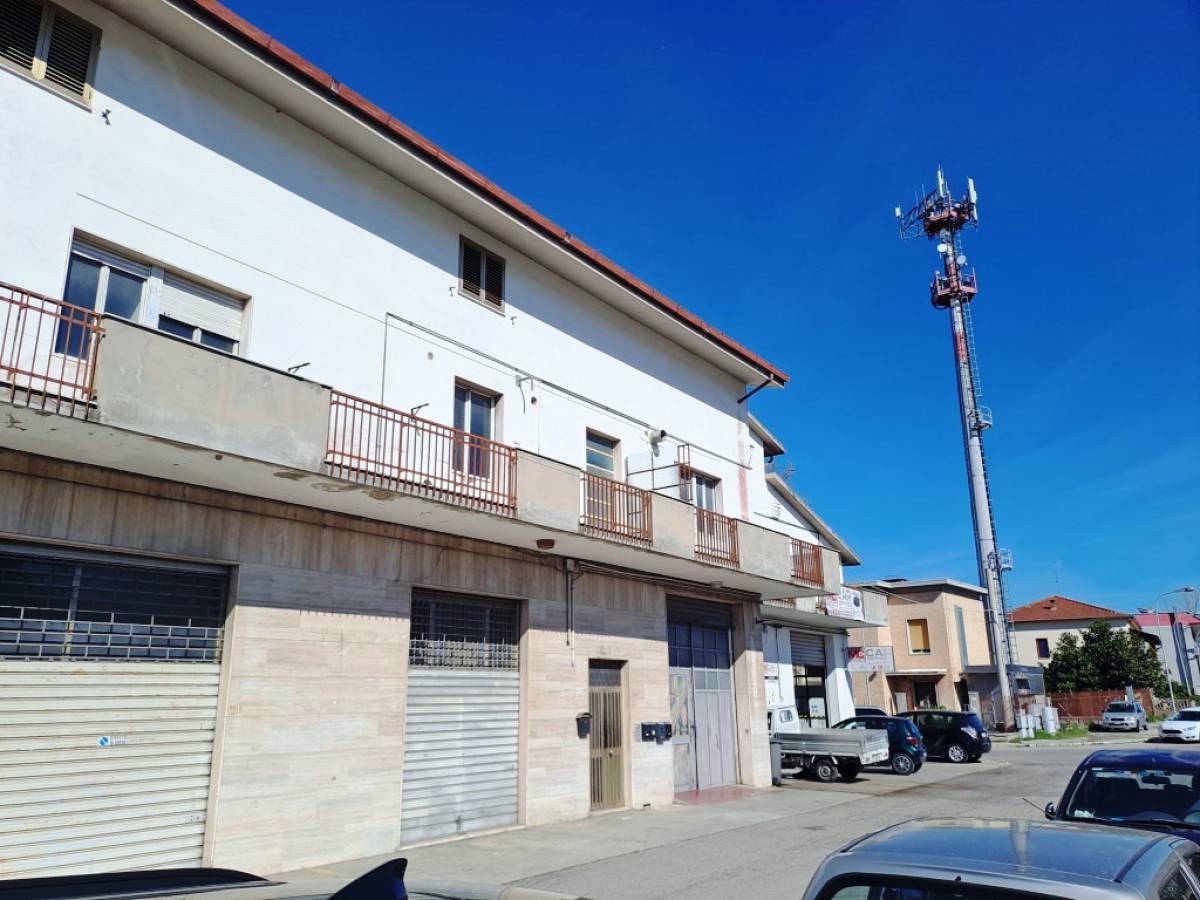 Negozio o Locale in vendita in via penne zona Scalo Stazione-Centro a Chieti - 9894169 foto 2