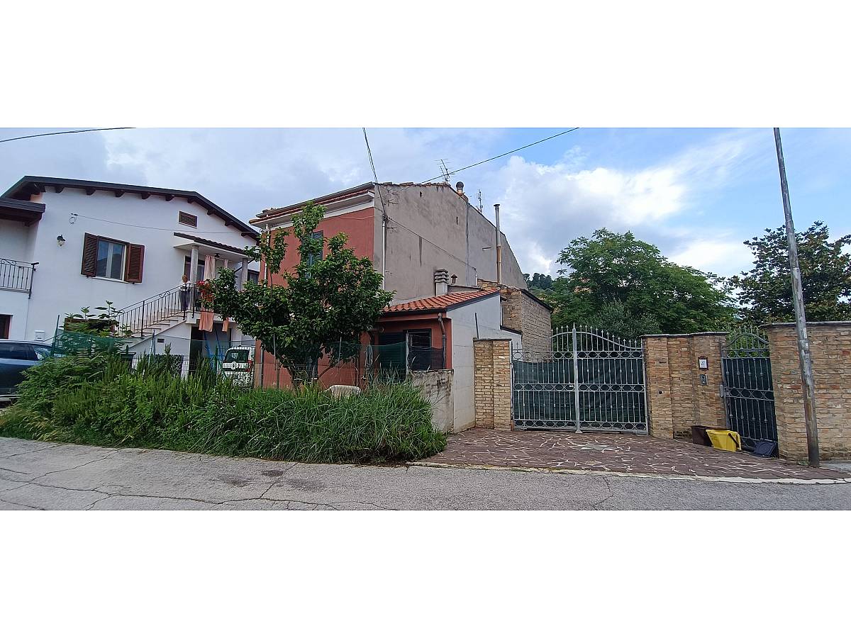 Casa indipendente in vendita in Via Peschiera 47 zona S. Barbara a Chieti - 5427434 foto 1
